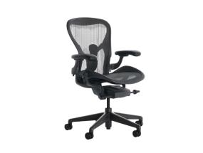 Työtuolihairman Herman Miller Aeron B musta