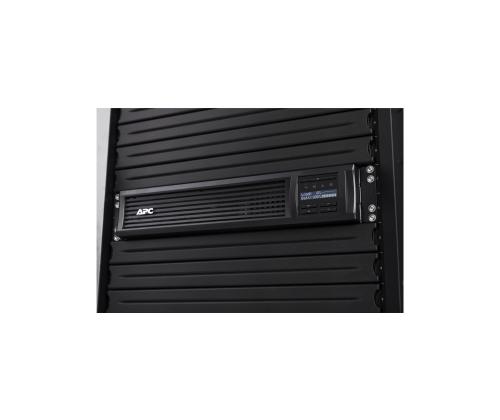 APC SmartConnect UPS SMT 3000 VA telineeseen asennettuna