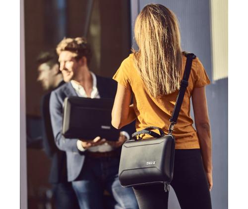 Thule Gauntlet, 16", MacBook Pro, musta - Kannettavan tietokoneen kotelo