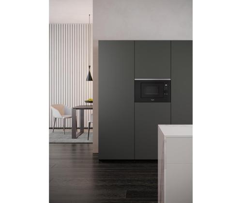 Whirlpool, 20 L, 800 W, musta/ruostumaton teräs - Integroitu mikroaaltouuni, jossa on grilliritilä